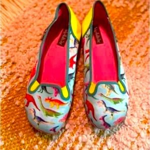 Hot Chocolate Design Women's Slip-On Fashion - Dino flats, size 39, EUC